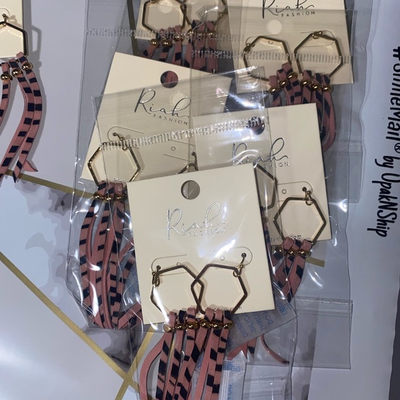 Wild strings earrings - Picture 4 of 4